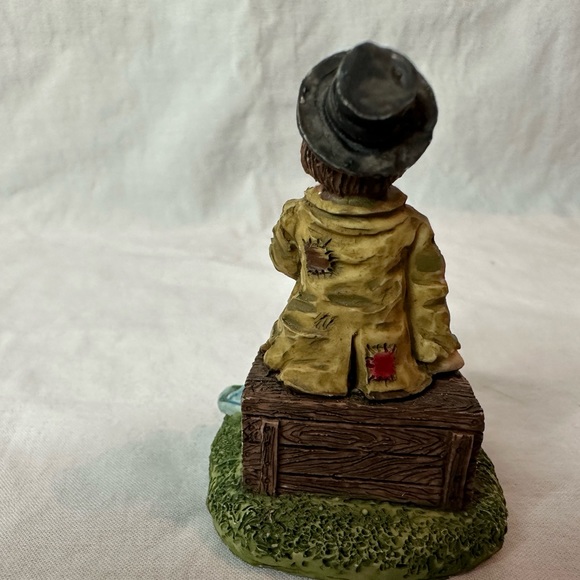 Small Vintage Hobo Figurine - Picture 2 of 6